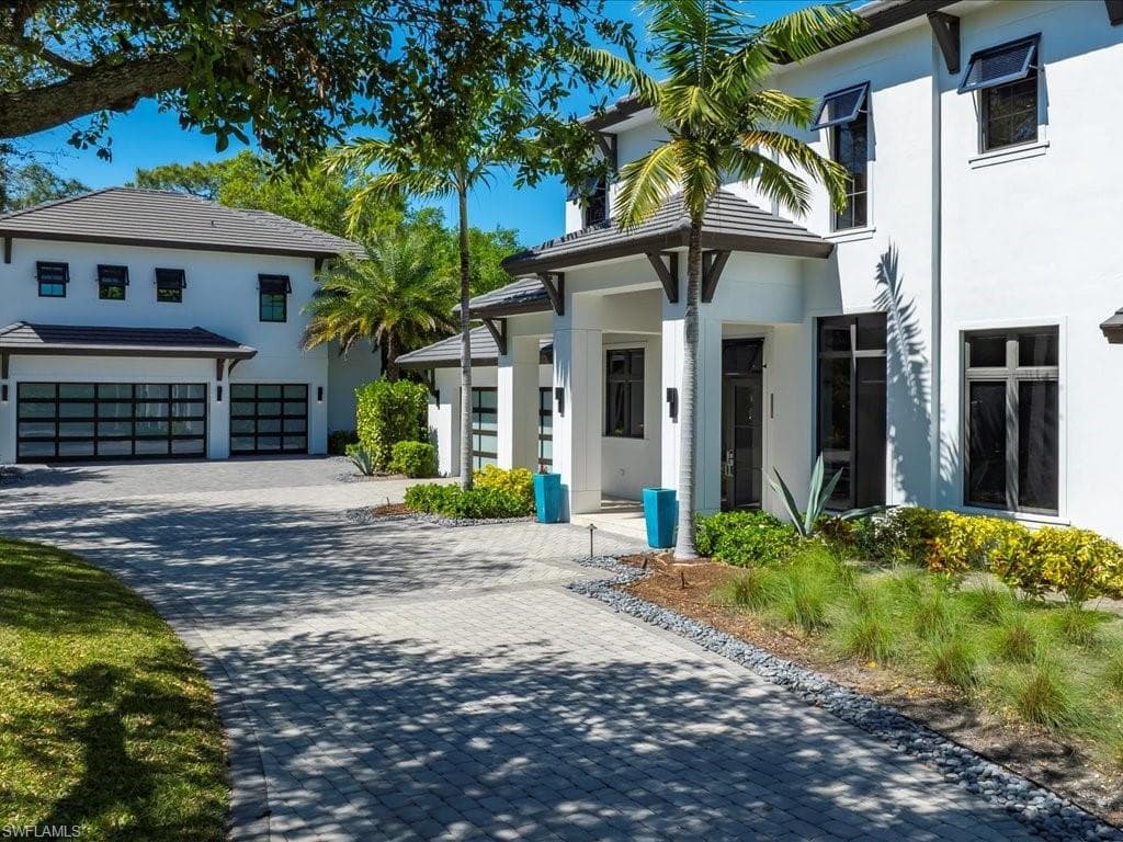 101 Carica Rd, Naples, FL 34108-33