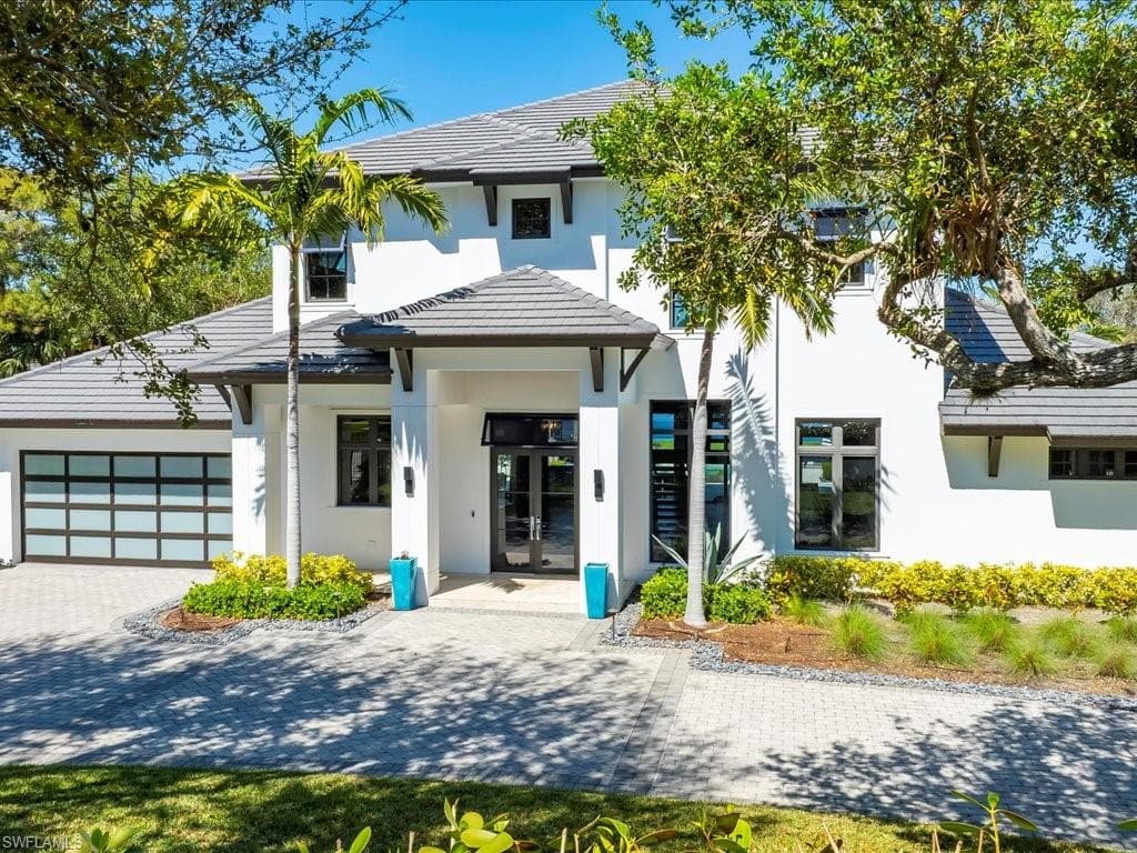 101 Carica Rd, Naples, FL 34108-34
