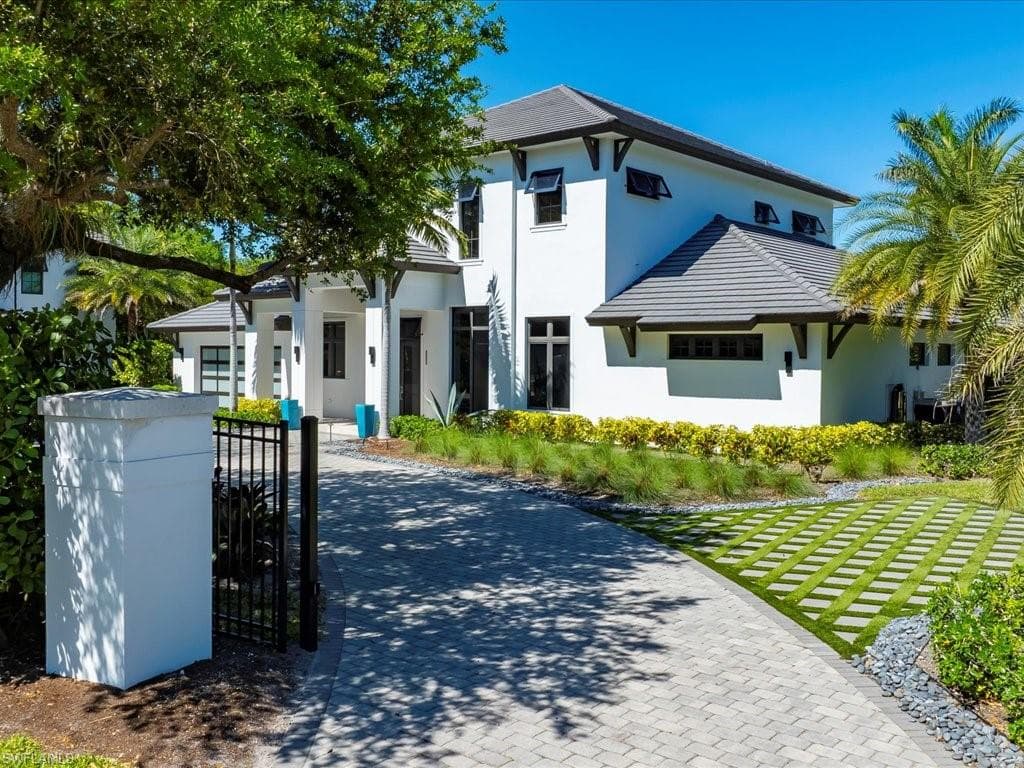 101 Carica Rd, Naples, FL 34108-35