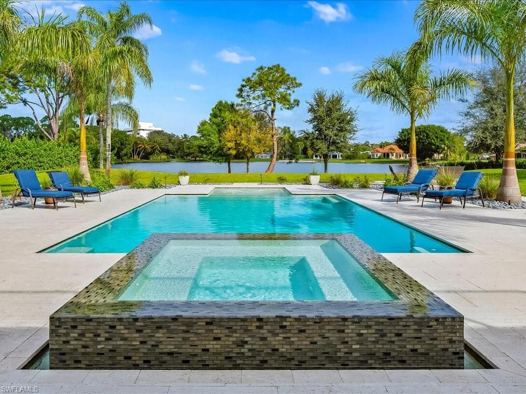 101 Carica Rd, Naples, FL 34108-36