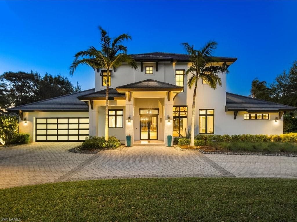 101 Carica Rd, Naples, FL 34108-3