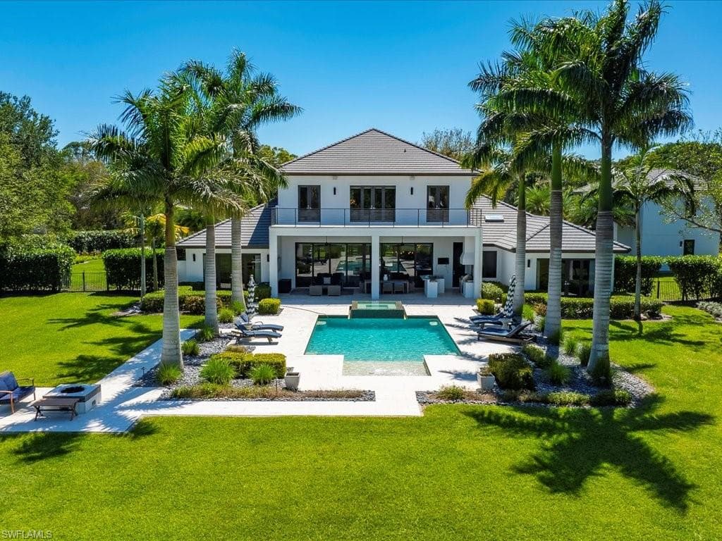 101 Carica Rd, Naples, FL 34108-39