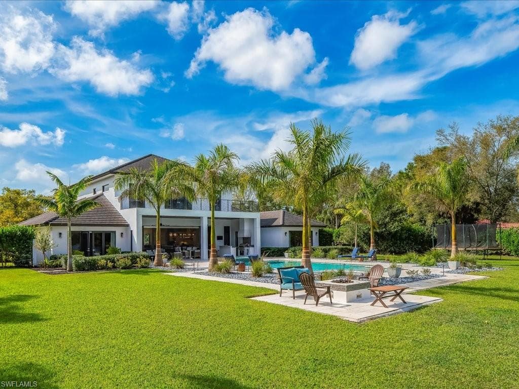 101 Carica Rd, Naples, FL 34108-40