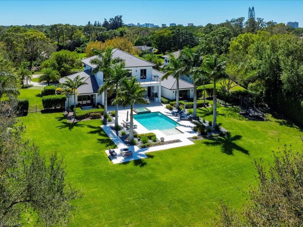101 Carica Rd, Naples, FL 34108-41