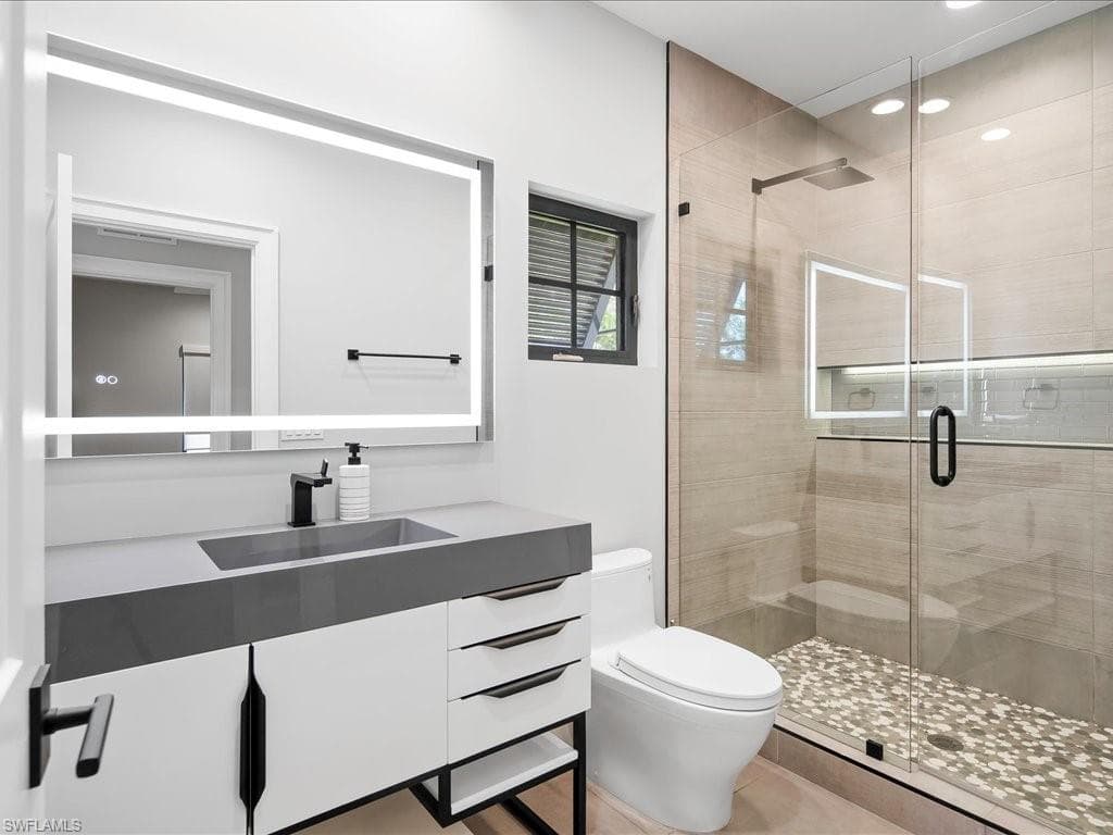 101 Carica Rd, Naples, FL 34108-47