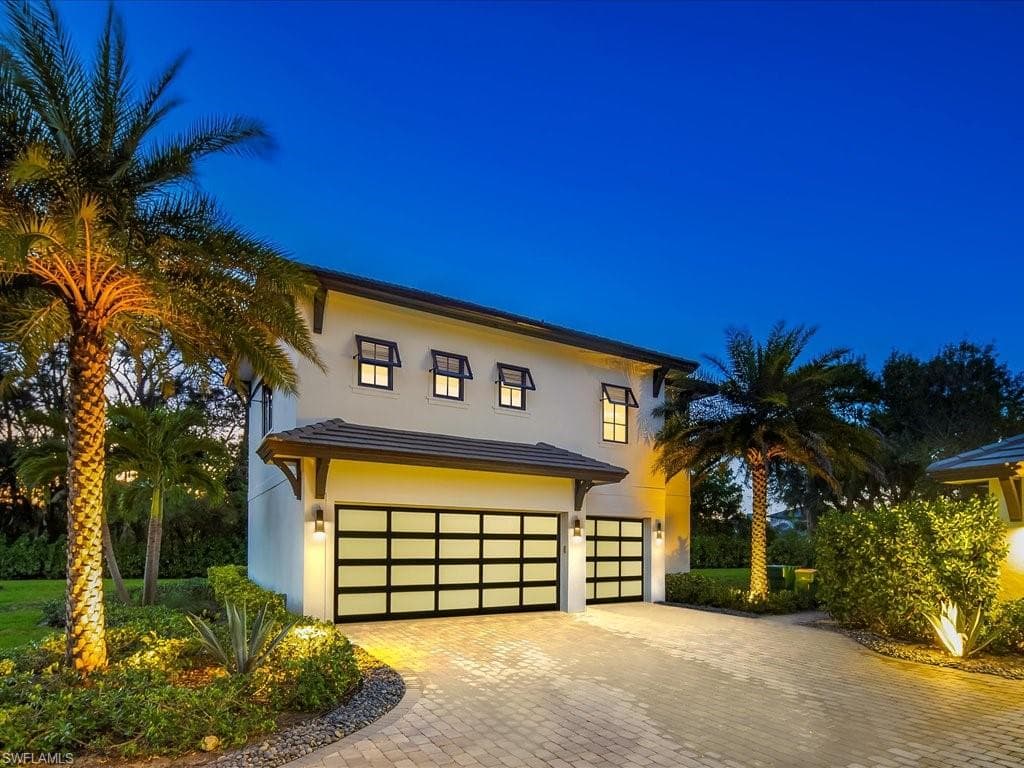 101 Carica Rd, Naples, FL 34108-5