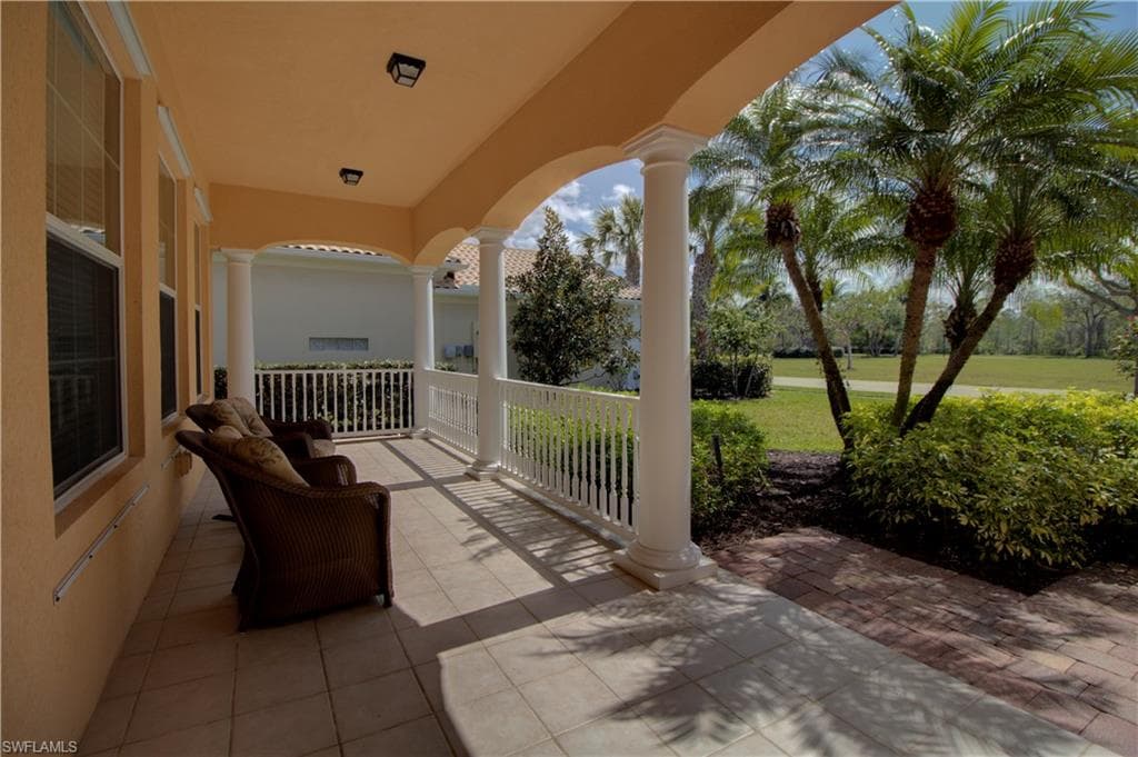 8837 Zurigo Ln, Naples, FL 34114-4