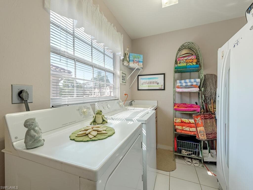 3572 Windjammer Cir 1404, Naples, FL 34112-15