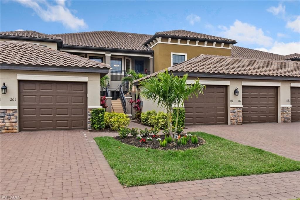 9394 Pocida Ct 202, Naples, FL 34119-18