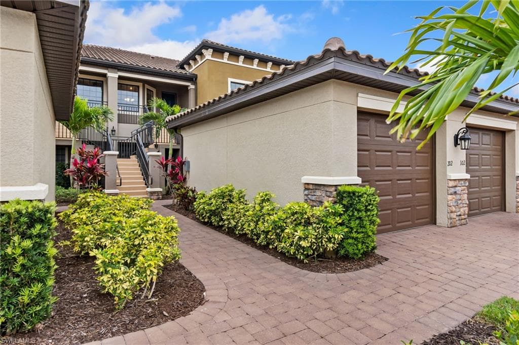 9394 Pocida Ct 202, Naples, FL 34119-19