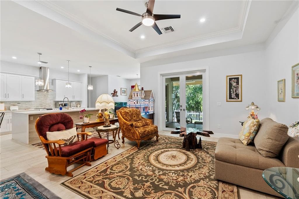 235 6th St SE, Naples, FL 34117-9