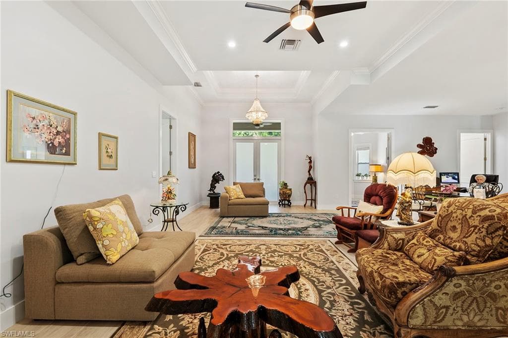 235 6th St SE, Naples, FL 34117-10