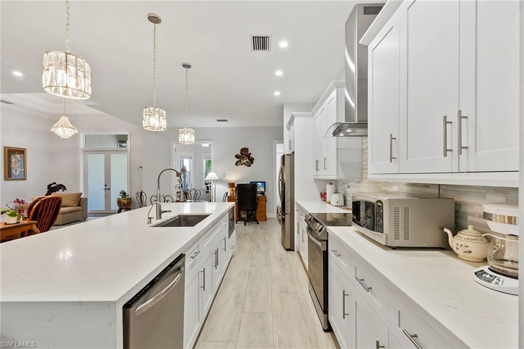 235 6th St SE, Naples, FL 34117-15
