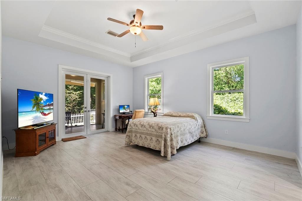235 6th St SE, Naples, FL 34117-18