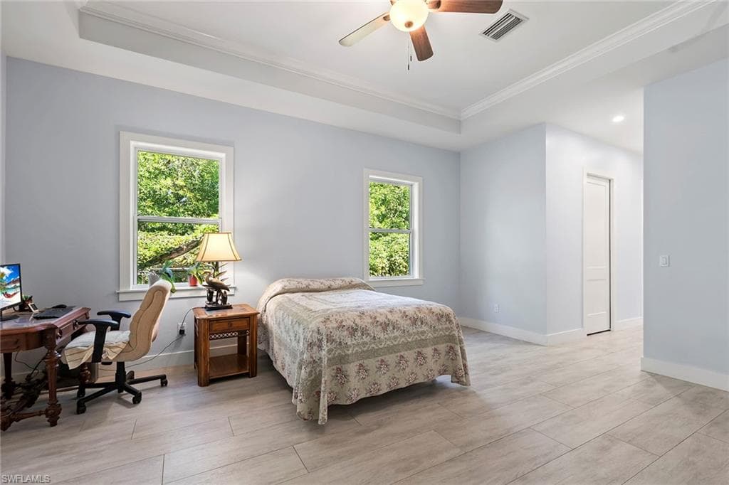 235 6th St SE, Naples, FL 34117-19