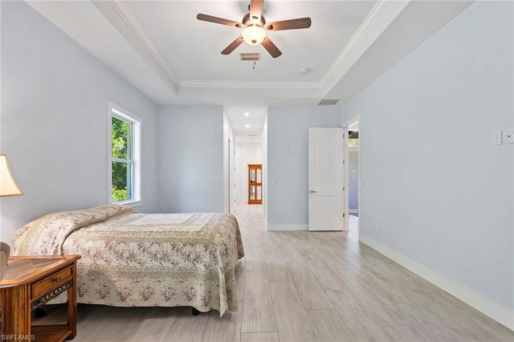 235 6th St SE, Naples, FL 34117-20