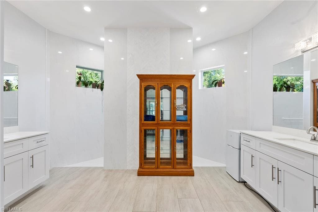 235 6th St SE, Naples, FL 34117-21