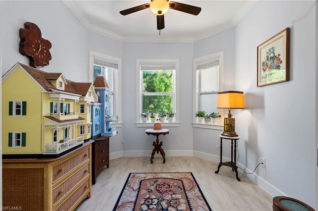 235 6th St SE, Naples, FL 34117-23
