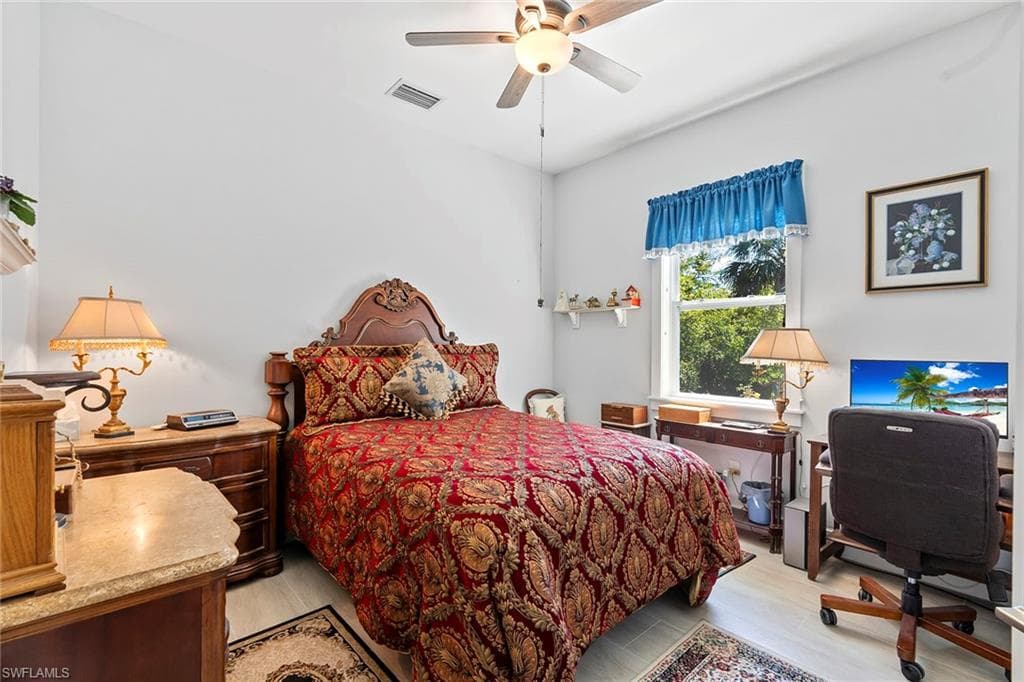 235 6th St SE, Naples, FL 34117-25