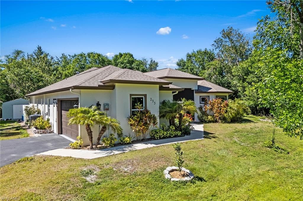 235 6th St SE, Naples, FL 34117-2