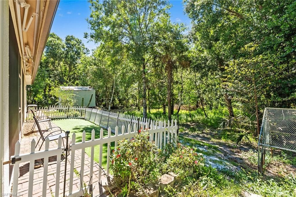 235 6th St SE, Naples, FL 34117-33