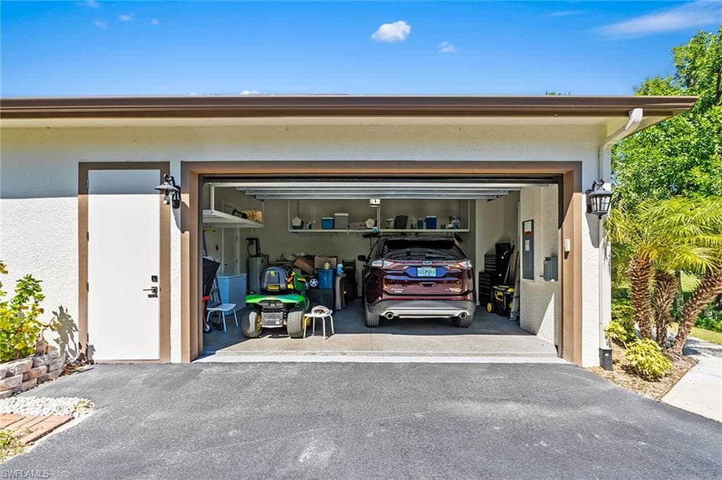 235 6th St SE, Naples, FL 34117-35