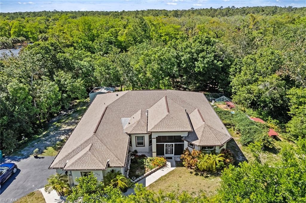 235 6th St SE, Naples, FL 34117-3