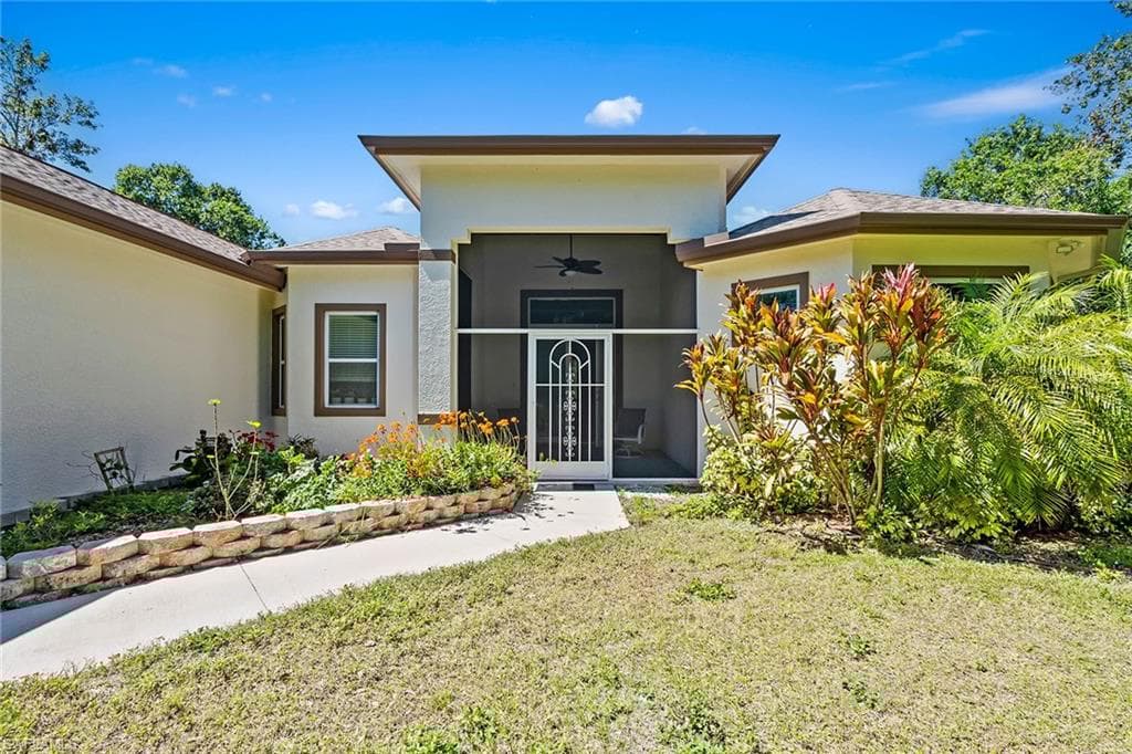 235 6th St SE, Naples, FL 34117-4