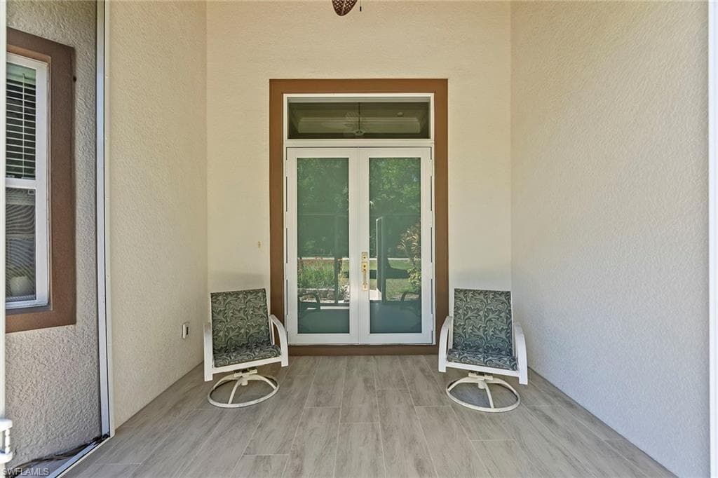 235 6th St SE, Naples, FL 34117-5