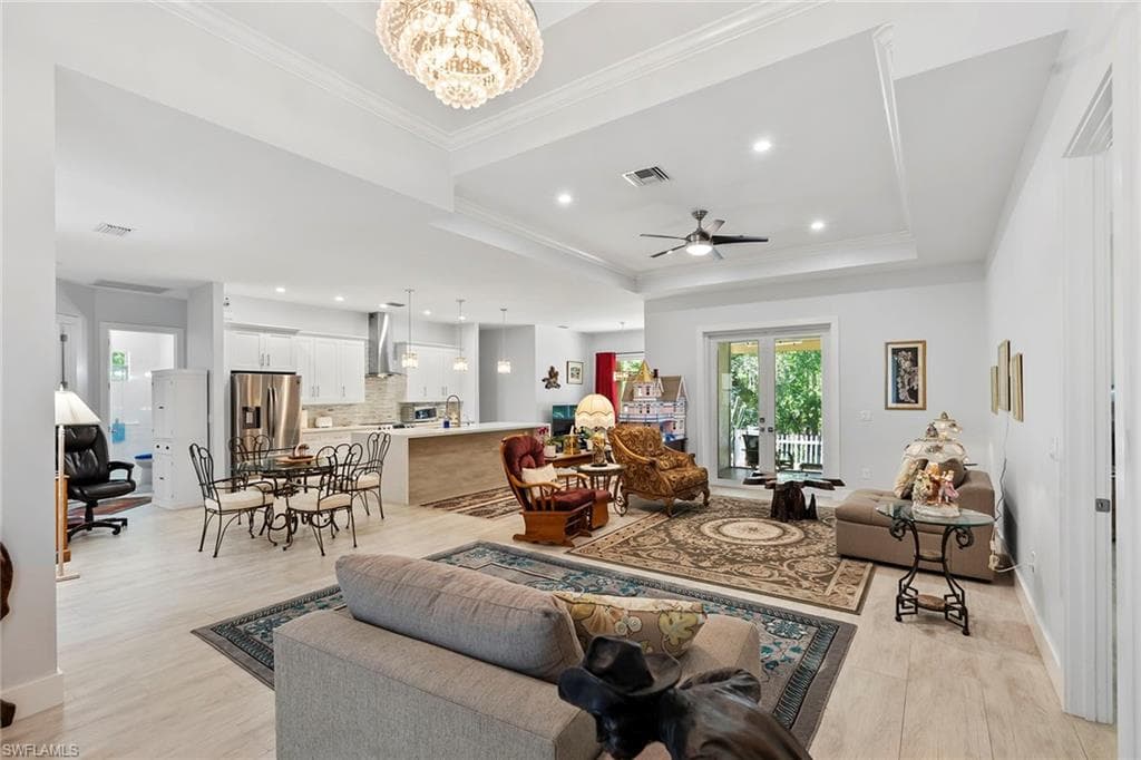 235 6th St SE, Naples, FL 34117-8