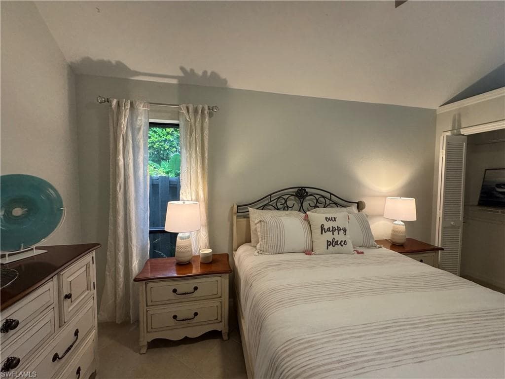 1281 Solana Rd, Naples, FL 34103-19