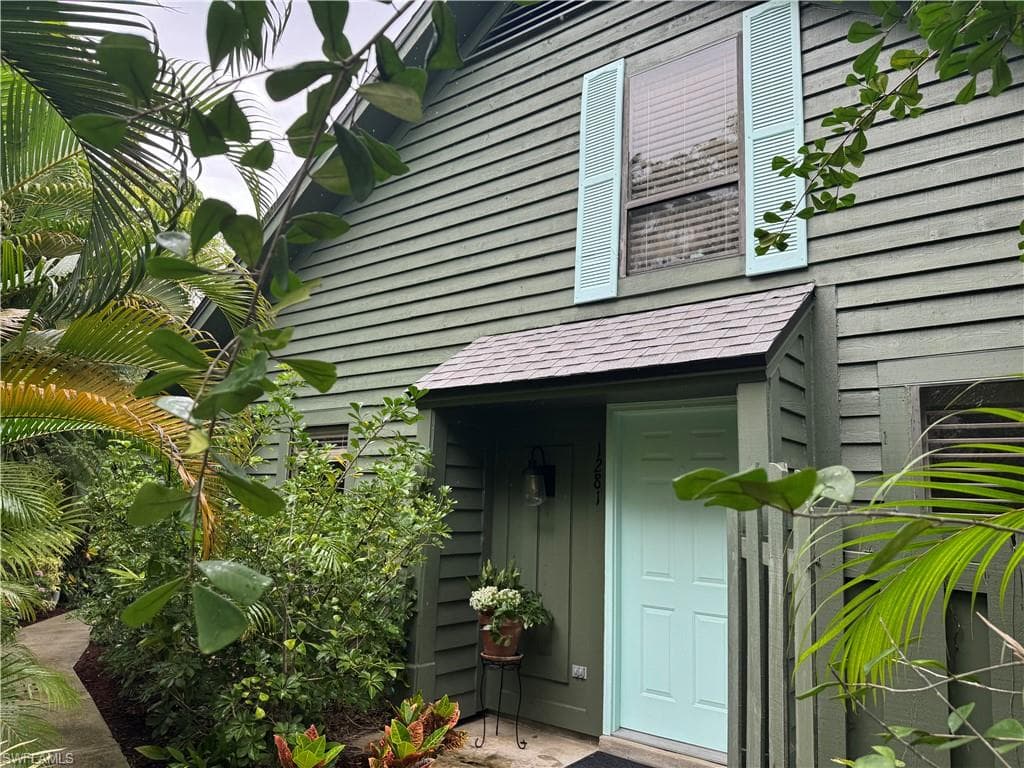 1281 Solana Rd, Naples, FL 34103-1