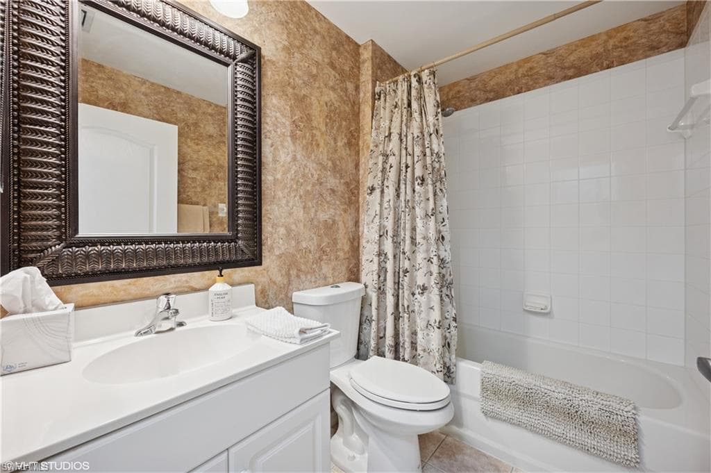 3445 Laurel Greens Ln S 103, Naples, FL 34119-13