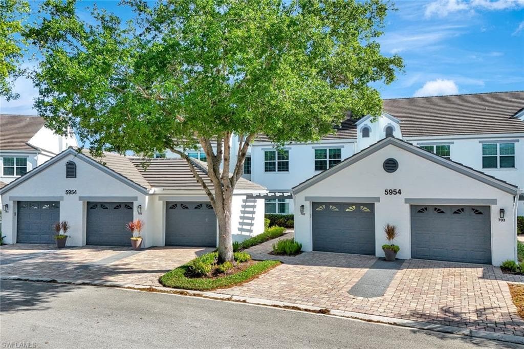 5954 Sand Wedge Ln 702, Naples, FL 34110-5
