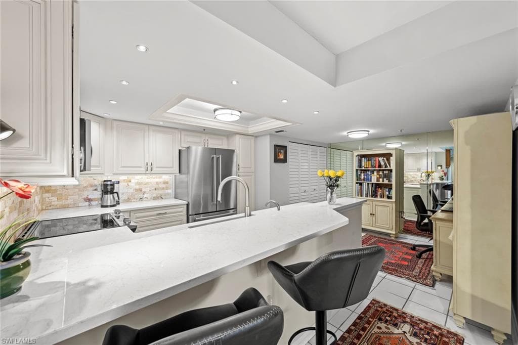 6825 Grenadier Blvd 202, Naples, FL 34108-10