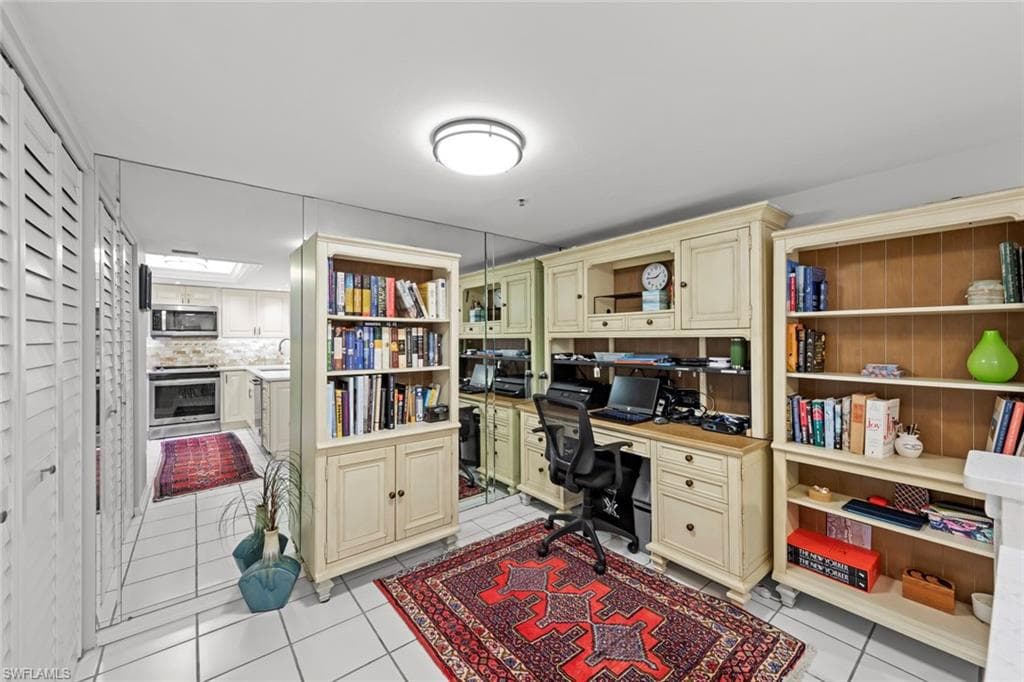 6825 Grenadier Blvd 202, Naples, FL 34108-12