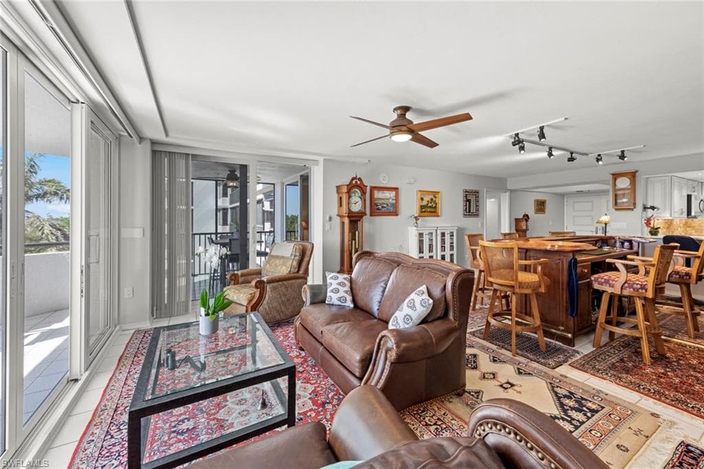 6825 Grenadier Blvd 202, Naples, FL 34108-14