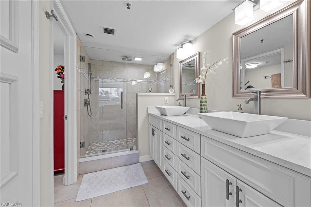 6825 Grenadier Blvd 202, Naples, FL 34108-16