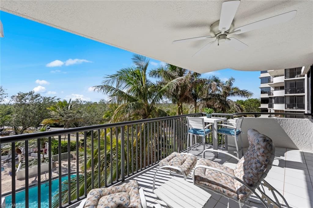 6825 Grenadier Blvd 202, Naples, FL 34108-22