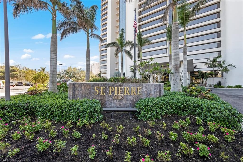 6825 Grenadier Blvd 202, Naples, FL 34108-23