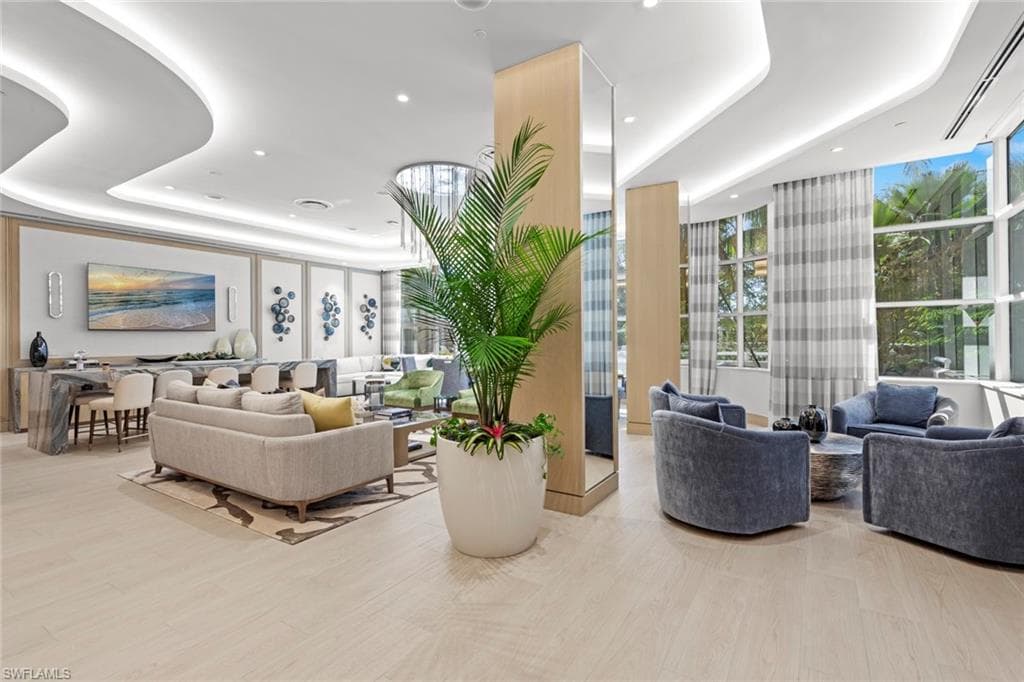6825 Grenadier Blvd 202, Naples, FL 34108-28