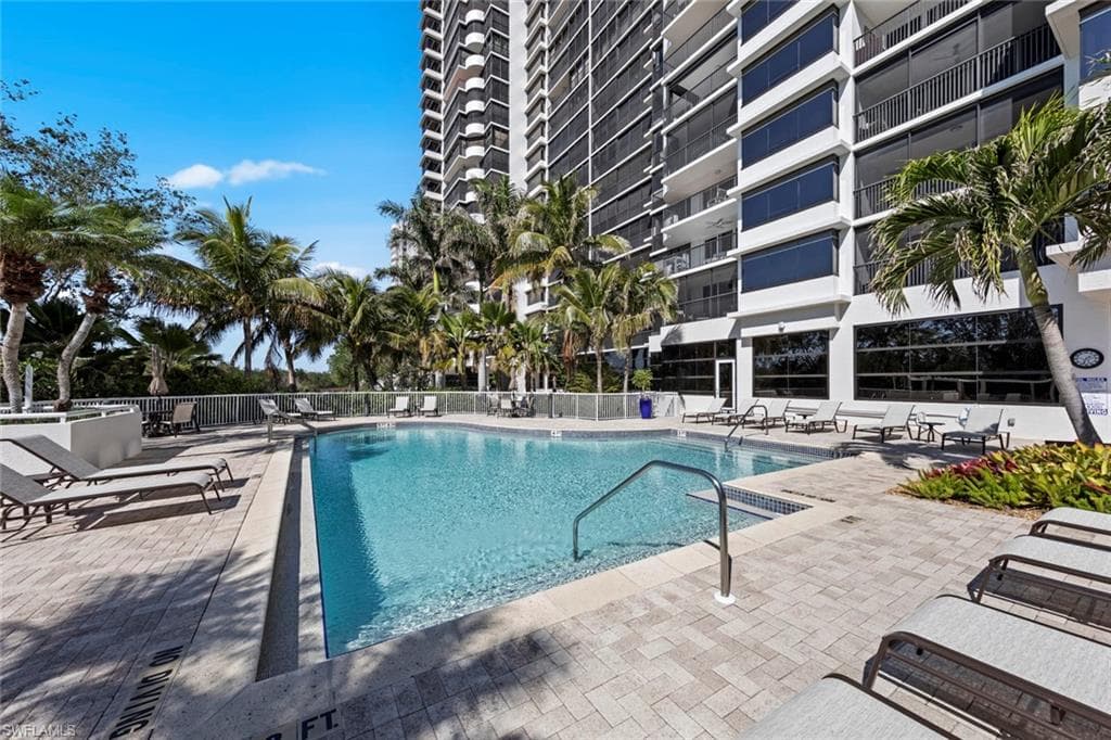 6825 Grenadier Blvd 202, Naples, FL 34108-30