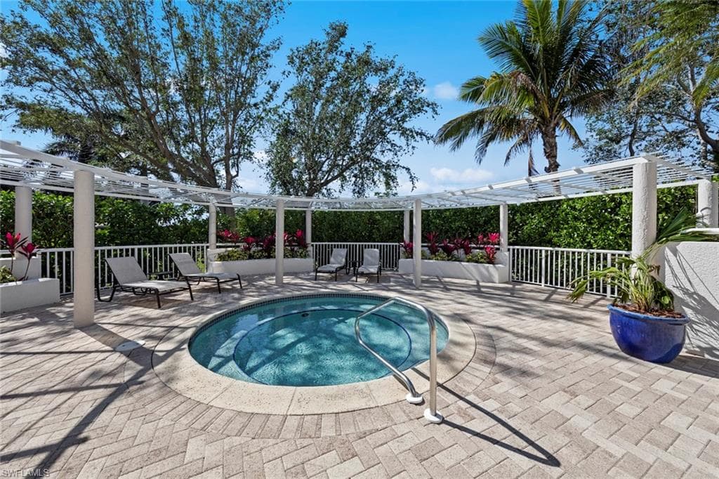 6825 Grenadier Blvd 202, Naples, FL 34108-31