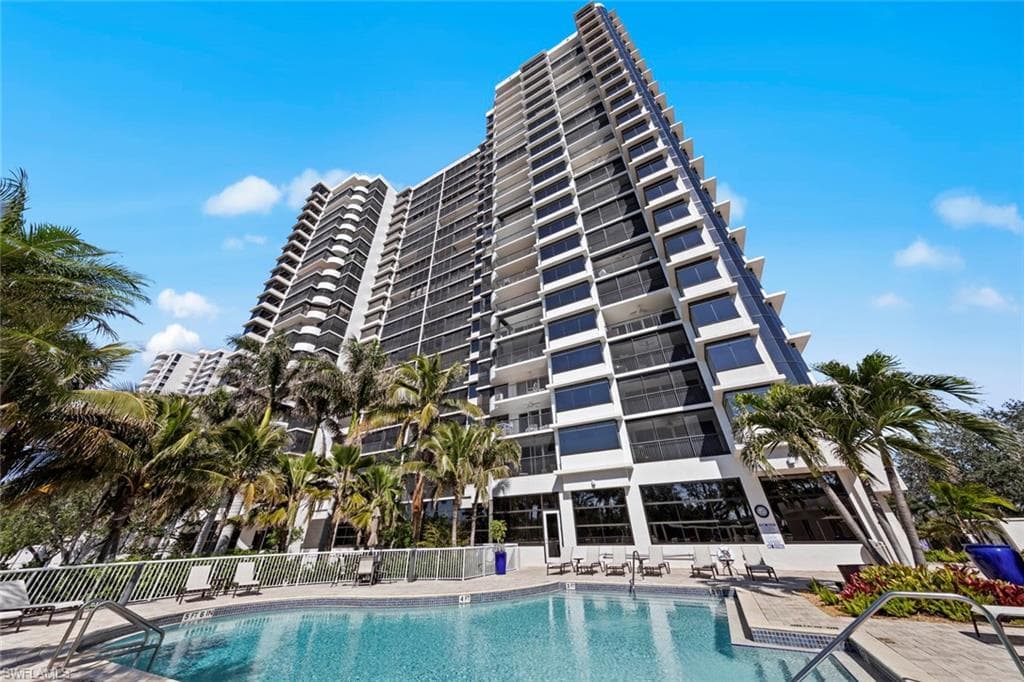 6825 Grenadier Blvd 202, Naples, FL 34108-32
