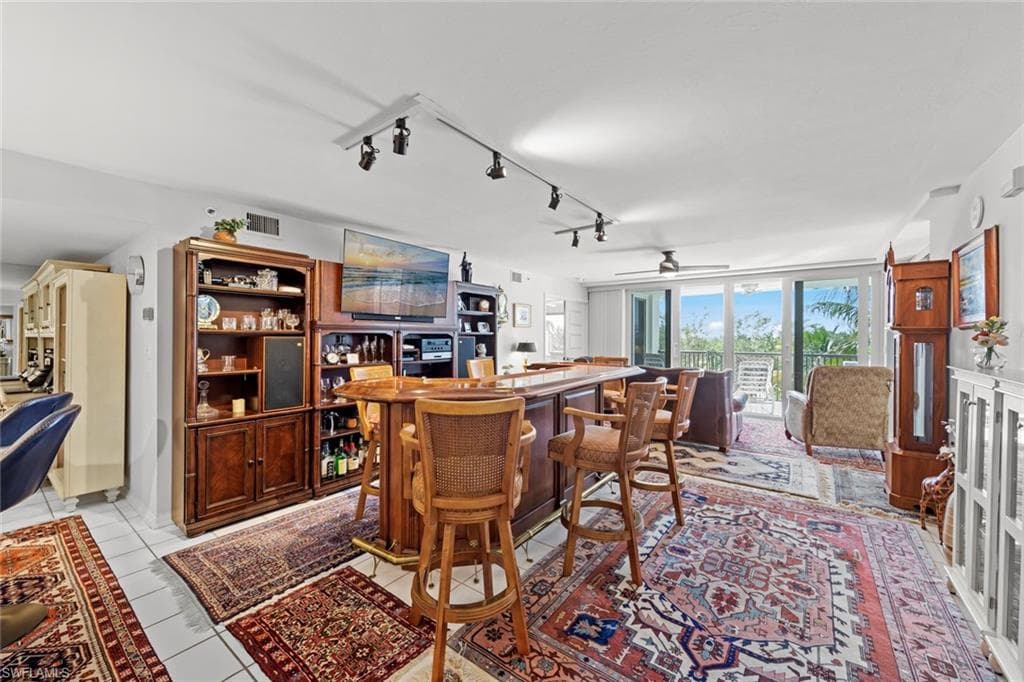 6825 Grenadier Blvd 202, Naples, FL 34108-5