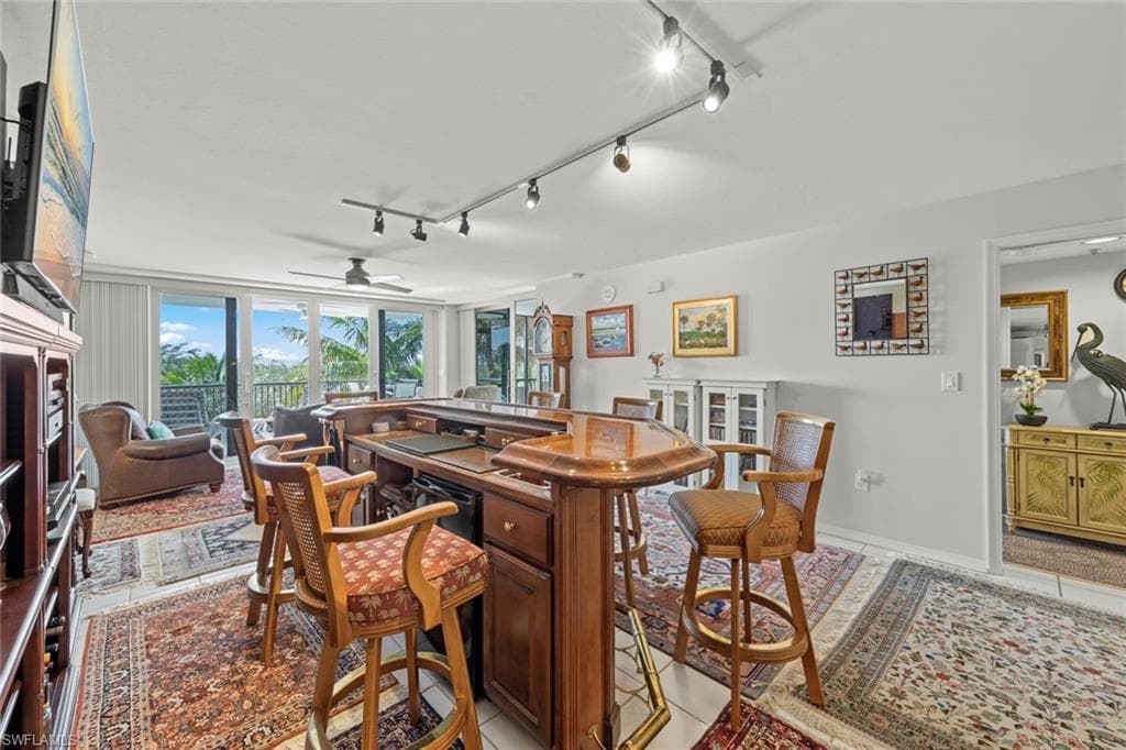 6825 Grenadier Blvd 202, Naples, FL 34108-7