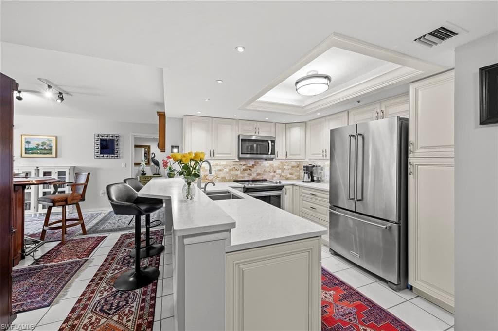 6825 Grenadier Blvd 202, Naples, FL 34108-8