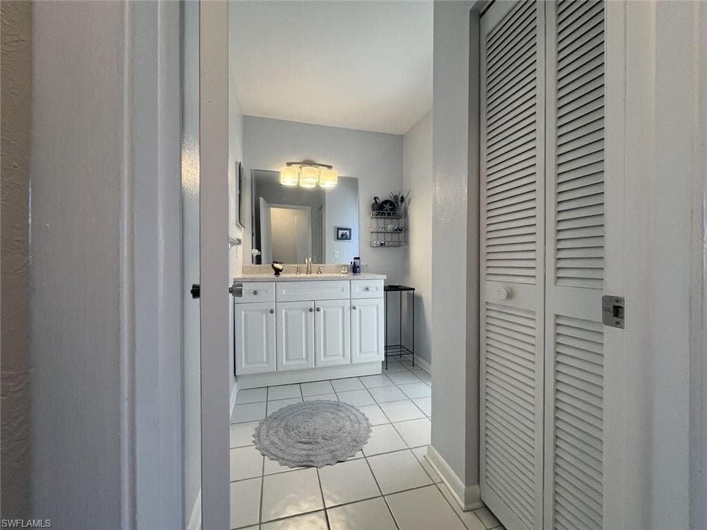 1012 51st Ter, Cape Coral, FL 33914-14