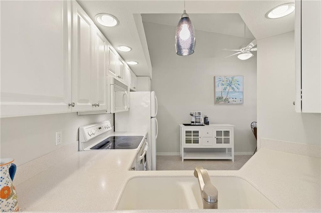 314 Newport Dr 1605, Naples, FL 34114-11