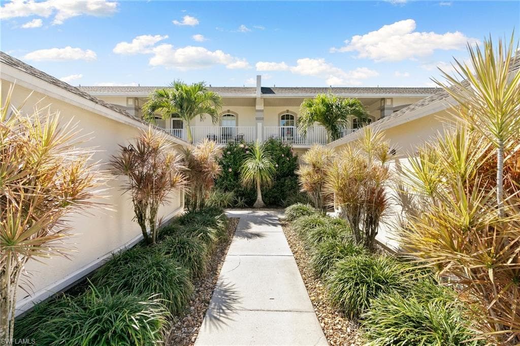 314 Newport Dr 1605, Naples, FL 34114-28